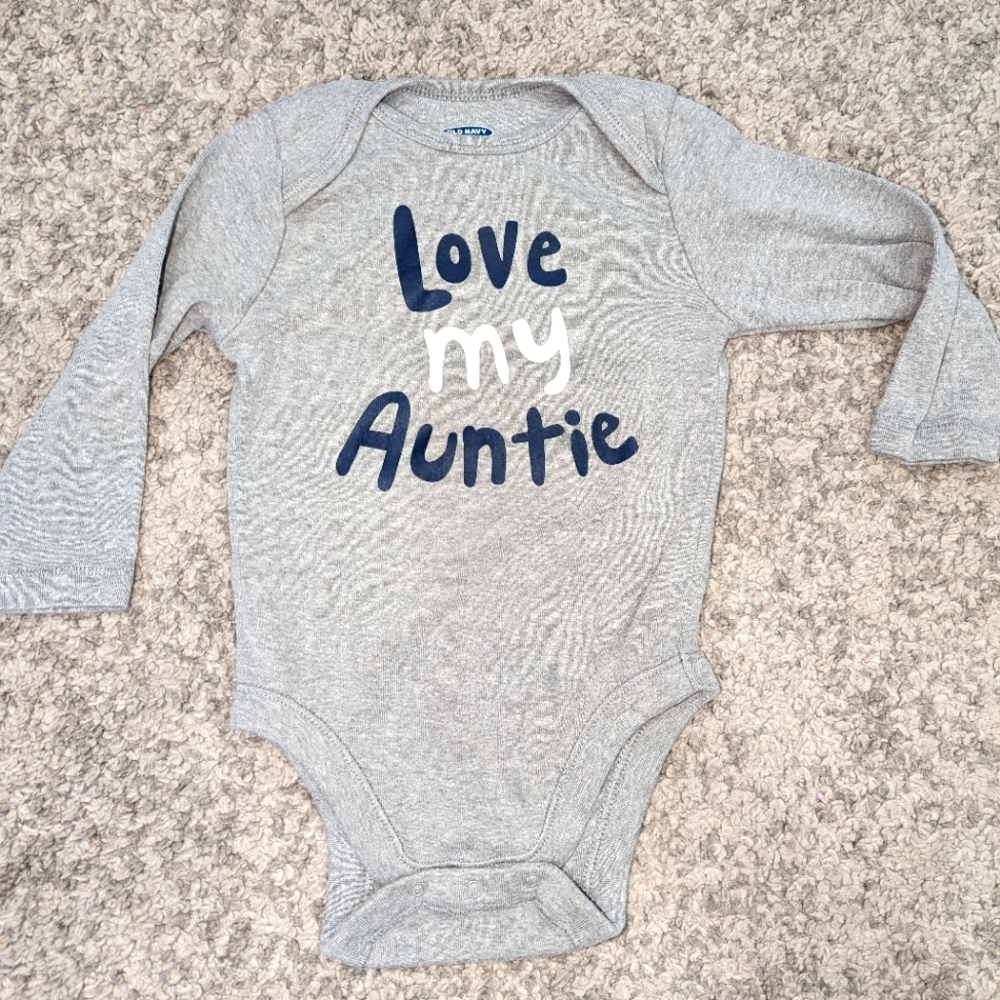 6/$22. Grey Auntie onesie. Old Navy. 6-12 months.